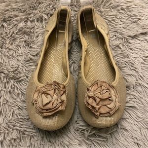 (R/C1) Lindsay Phillips Liz Flats with Floral Embellished Size 10M